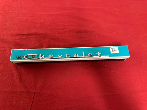 1957 CHEVROLET NOS V8 HOOD EMBLEM