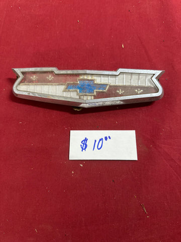 1958 CHEVROLET USED EMBLEM