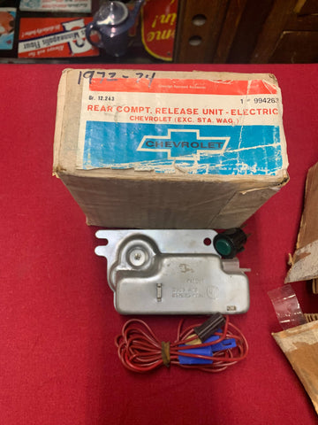 1972-74 CHEVROLET NOS REAR COMPARTMENT RELEASE UNIT NOT COMPLETE
