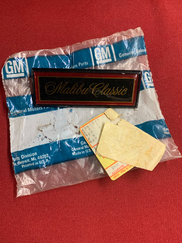 1981 CHEVROLET NOS MALIBU CLASSIC EMBLEM