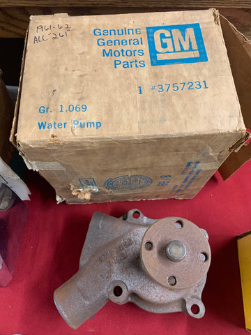 1961-62 CHEVROLET NOS ALL 261 WATER PUMP