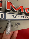 GMC NOS 5500 V-SIX EMBLEM