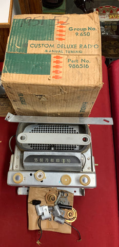 1951-53 CHEVROLET NOS  CUSTOM DELUXE RADIO